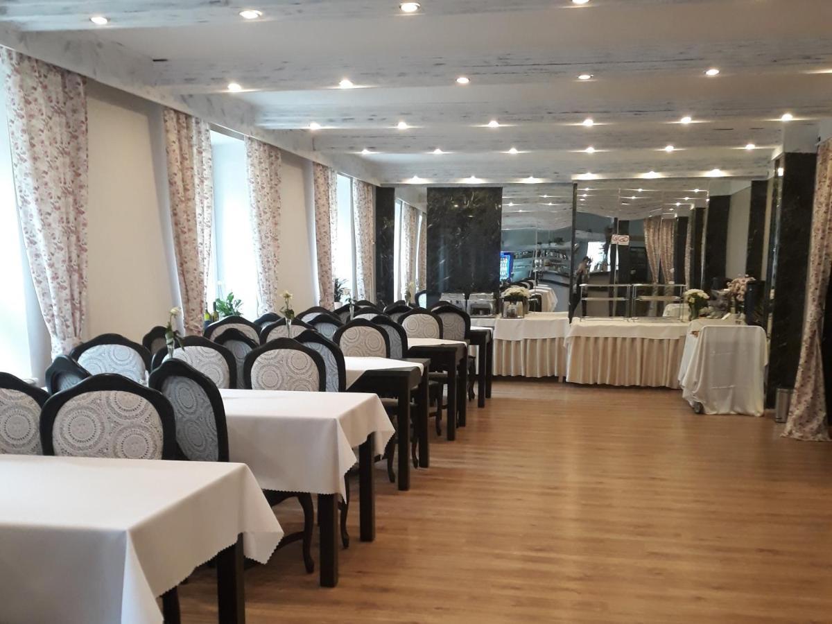 Hotel Iskra à Radom Extérieur photo