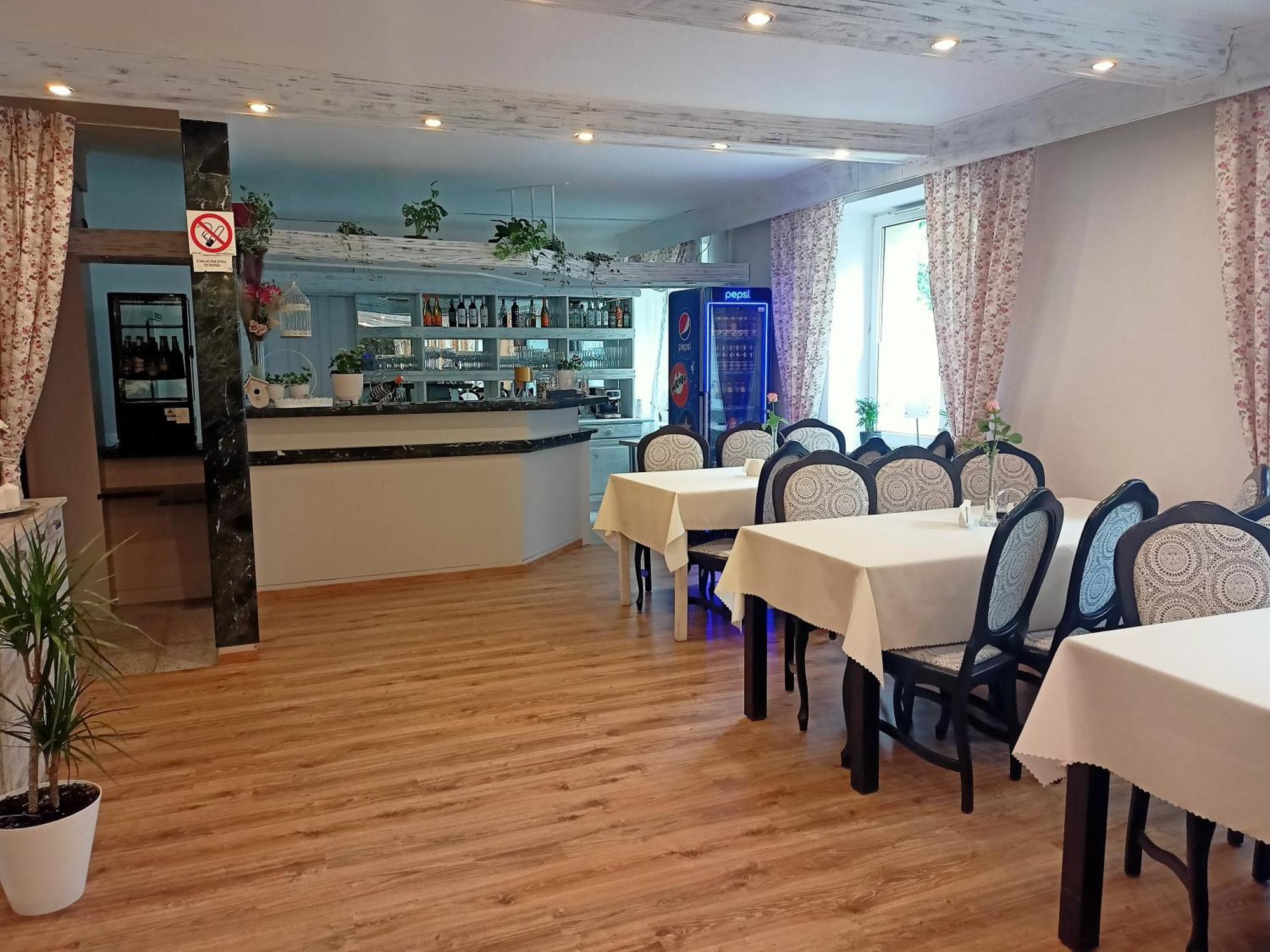 Hotel Iskra à Radom Extérieur photo