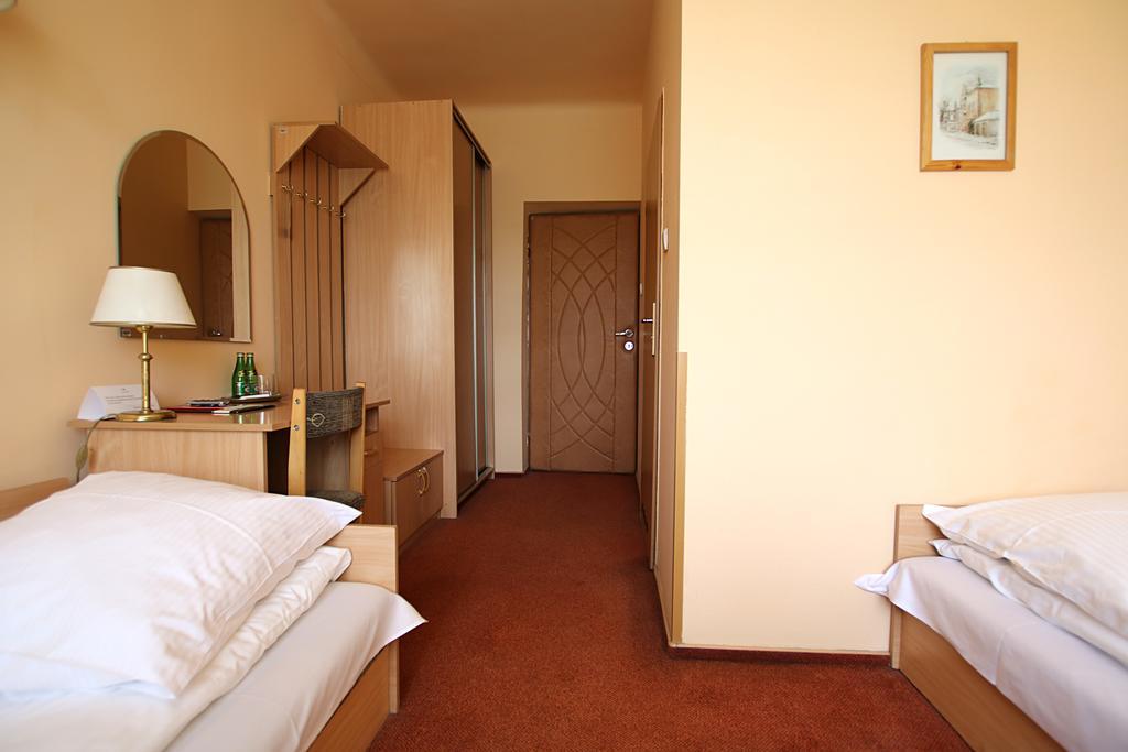 Hotel Iskra à Radom Chambre photo