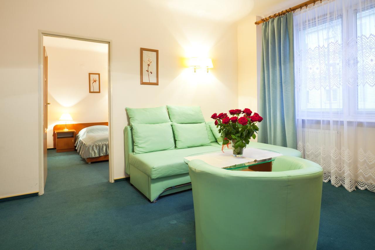 Hotel Iskra à Radom Chambre photo