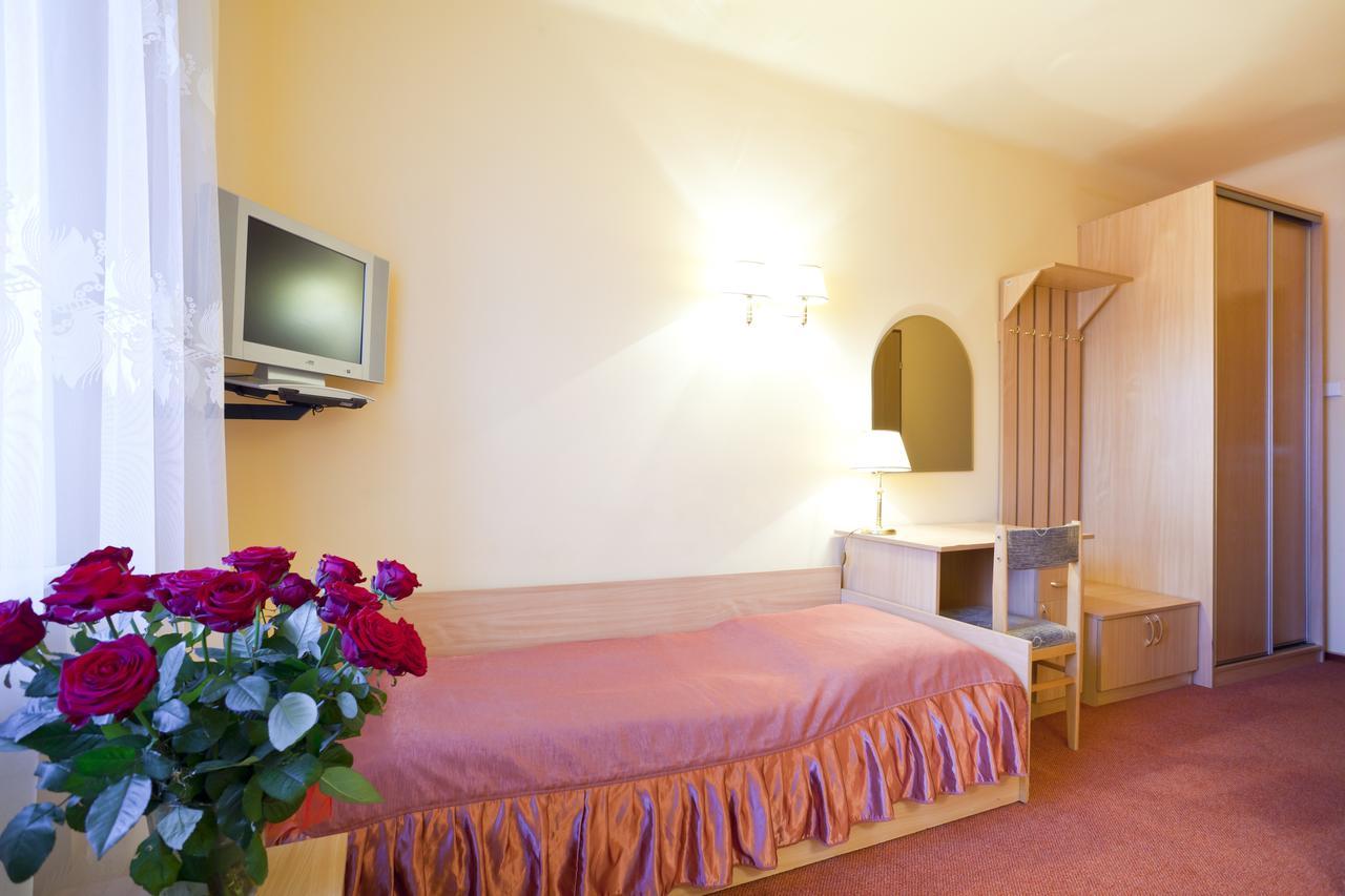 Hotel Iskra à Radom Chambre photo