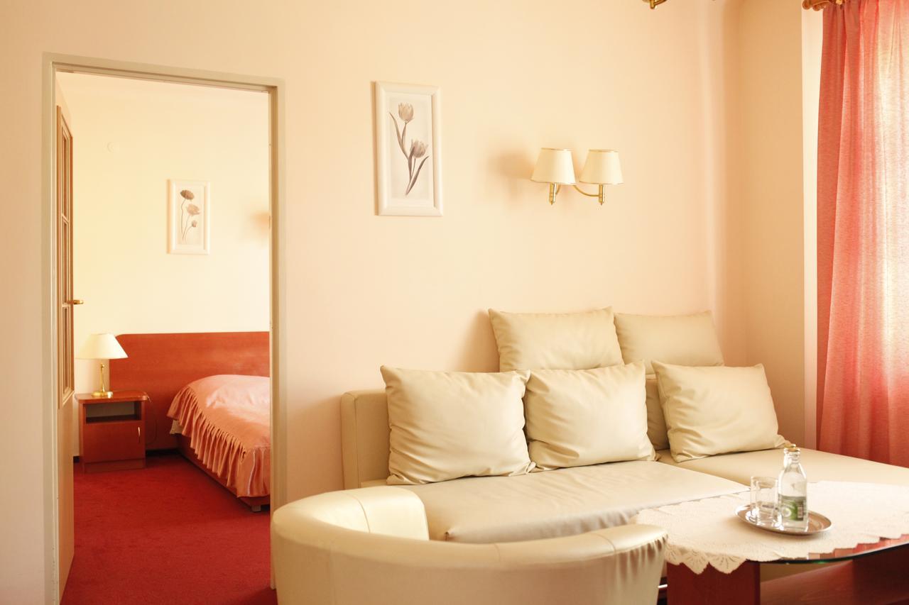 Hotel Iskra à Radom Extérieur photo
