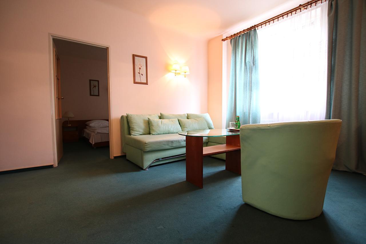 Hotel Iskra à Radom Chambre photo